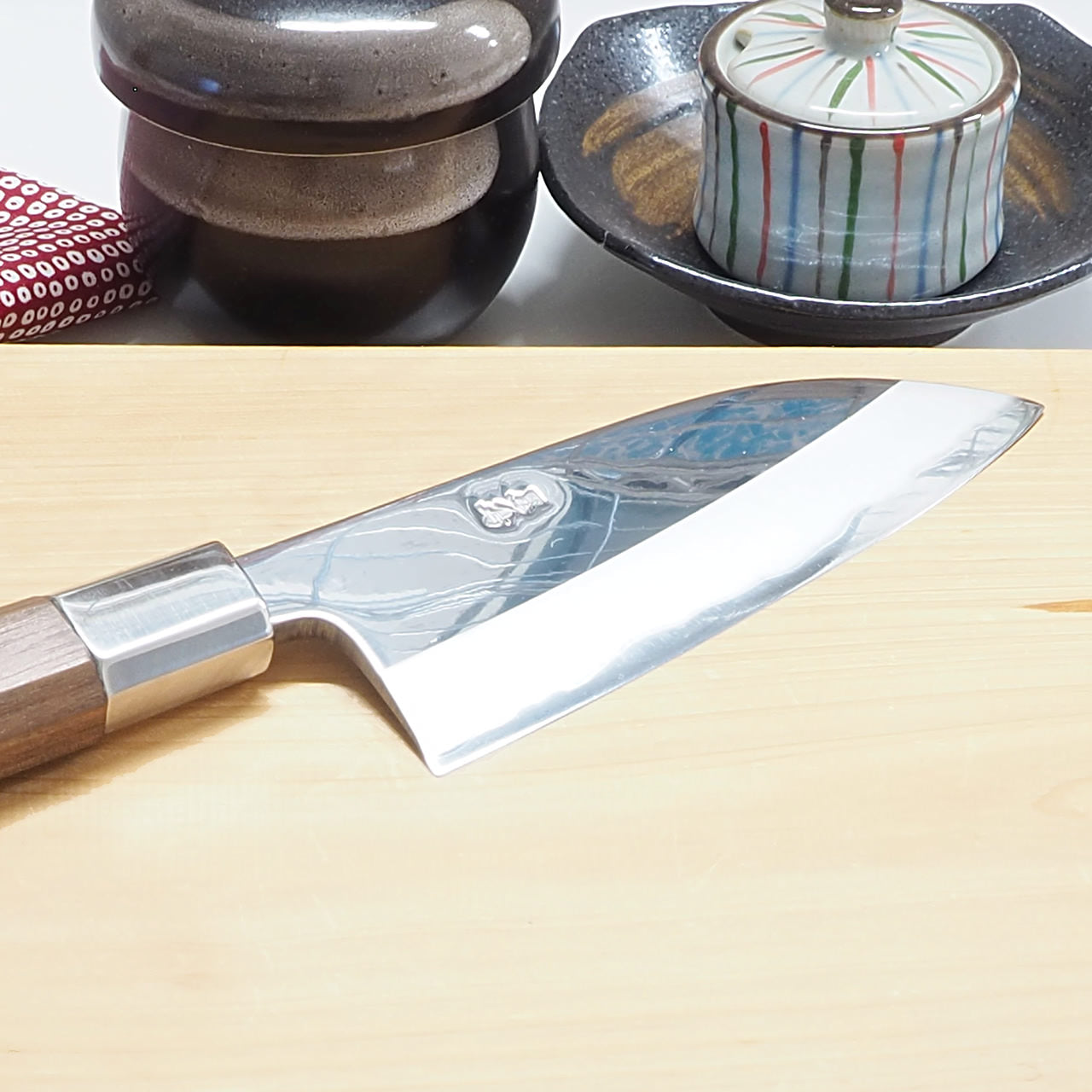 01514 包丁　保勝　津軽打刃物　柳刃　尺　鏡面仕上げ　箱付　未使用品 10864柳刃包丁 尺三 鏡面仕上げ 刃は究極の切れ味 黒檀黒水牛